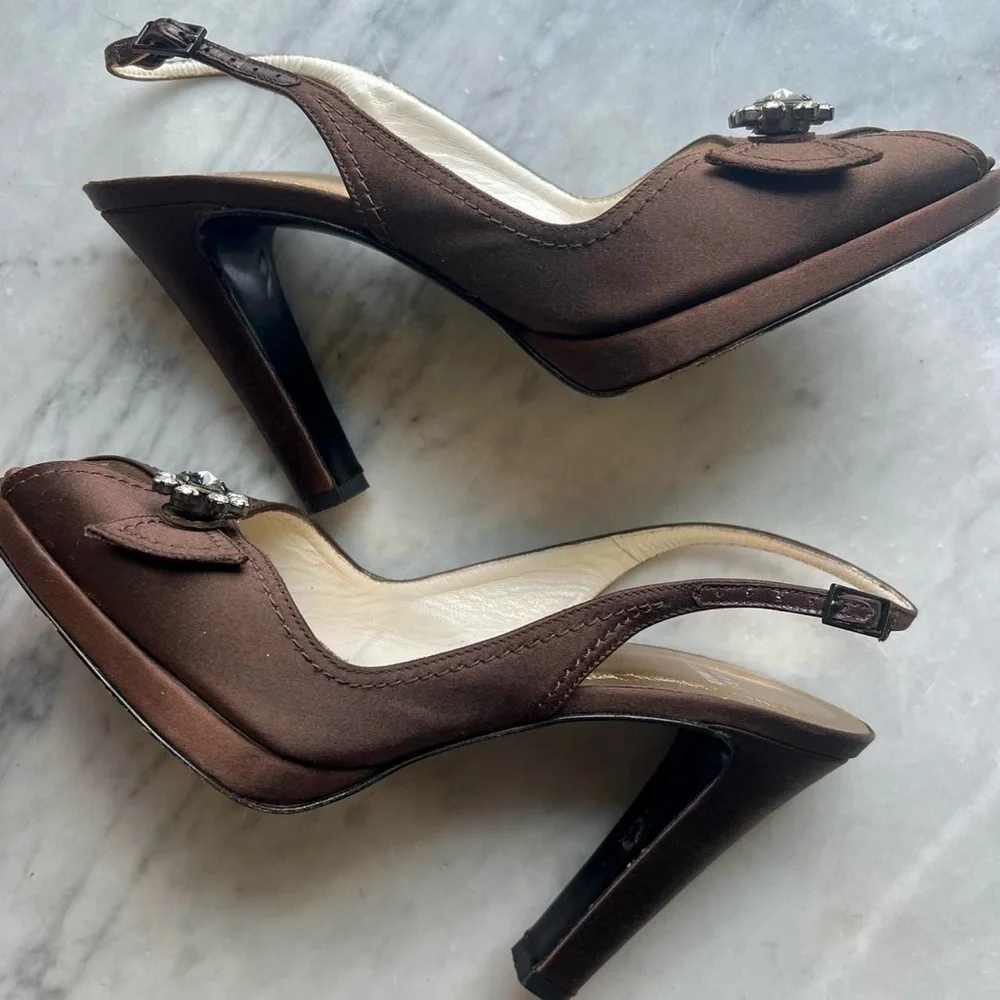 Stuart Weitzman Chocolate Brown Satin Slingback Heels – Size 8 - Picture 5 of 7